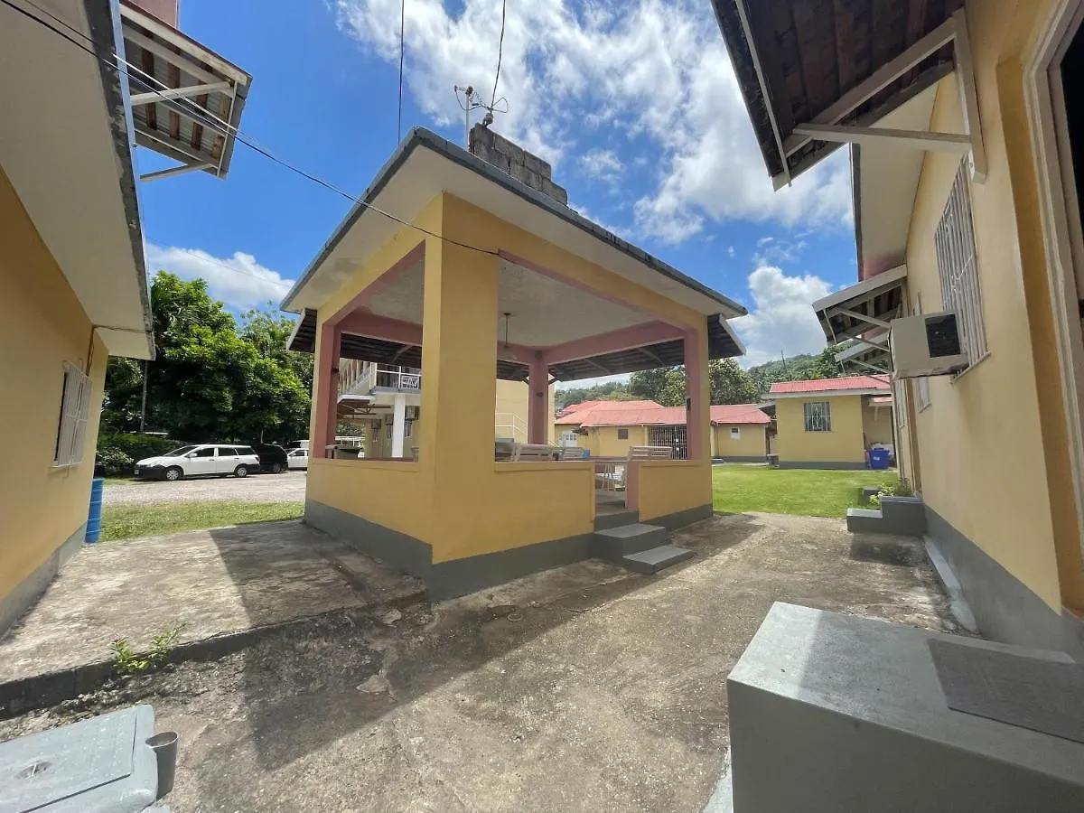 Little Shaw Park Guest House オーチョ・リオス