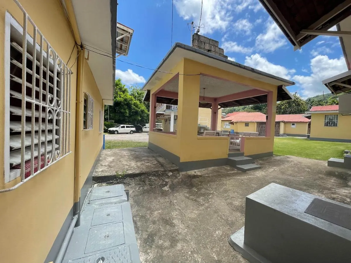 **  Little Shaw Park Guest House オーチョ・リオス ジャマイカ