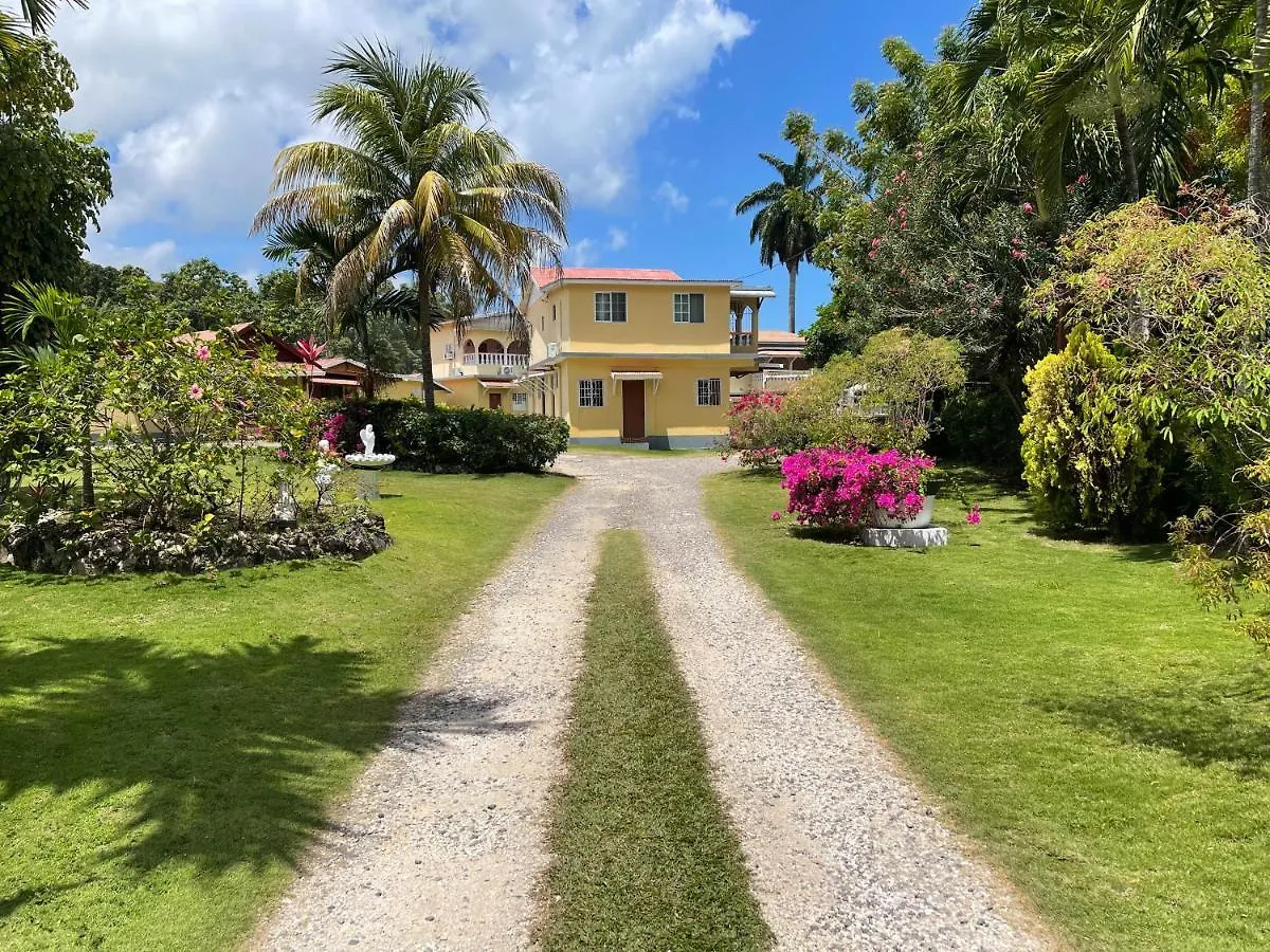 **  Little Shaw Park Guest House オーチョ・リオス ジャマイカ