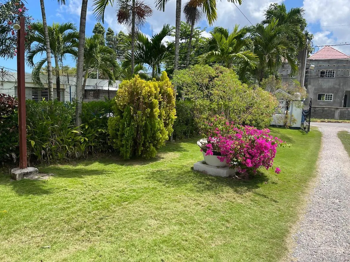 **  Little Shaw Park Guest House オーチョ・リオス ジャマイカ