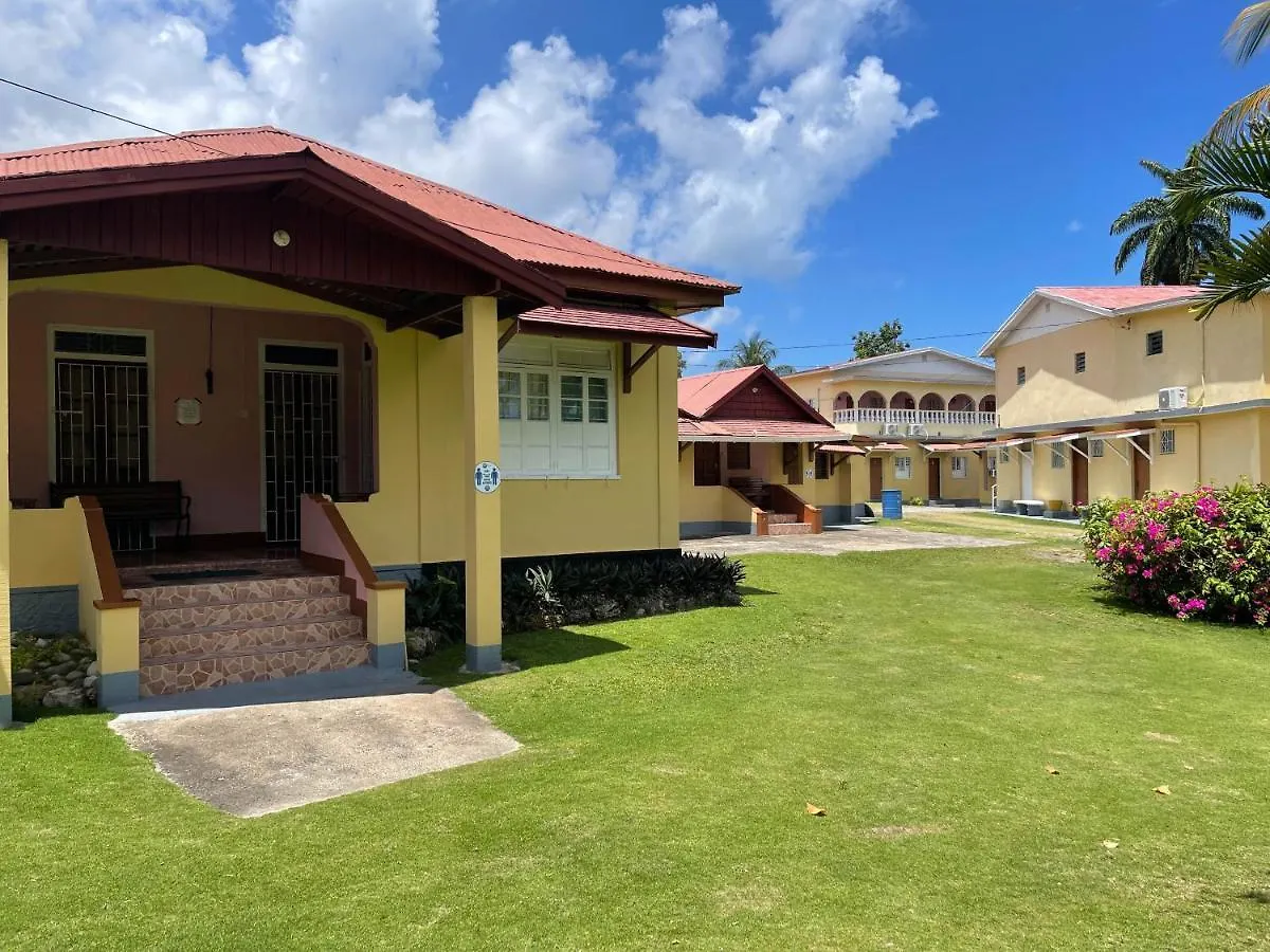 Little Shaw Park Guest House オーチョ・リオス ジャマイカ